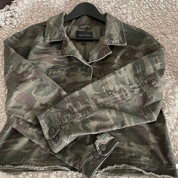 Sanctuary designed inĀ LA.ā Camo Jacket. SizeāXL - Picture 6 of 9